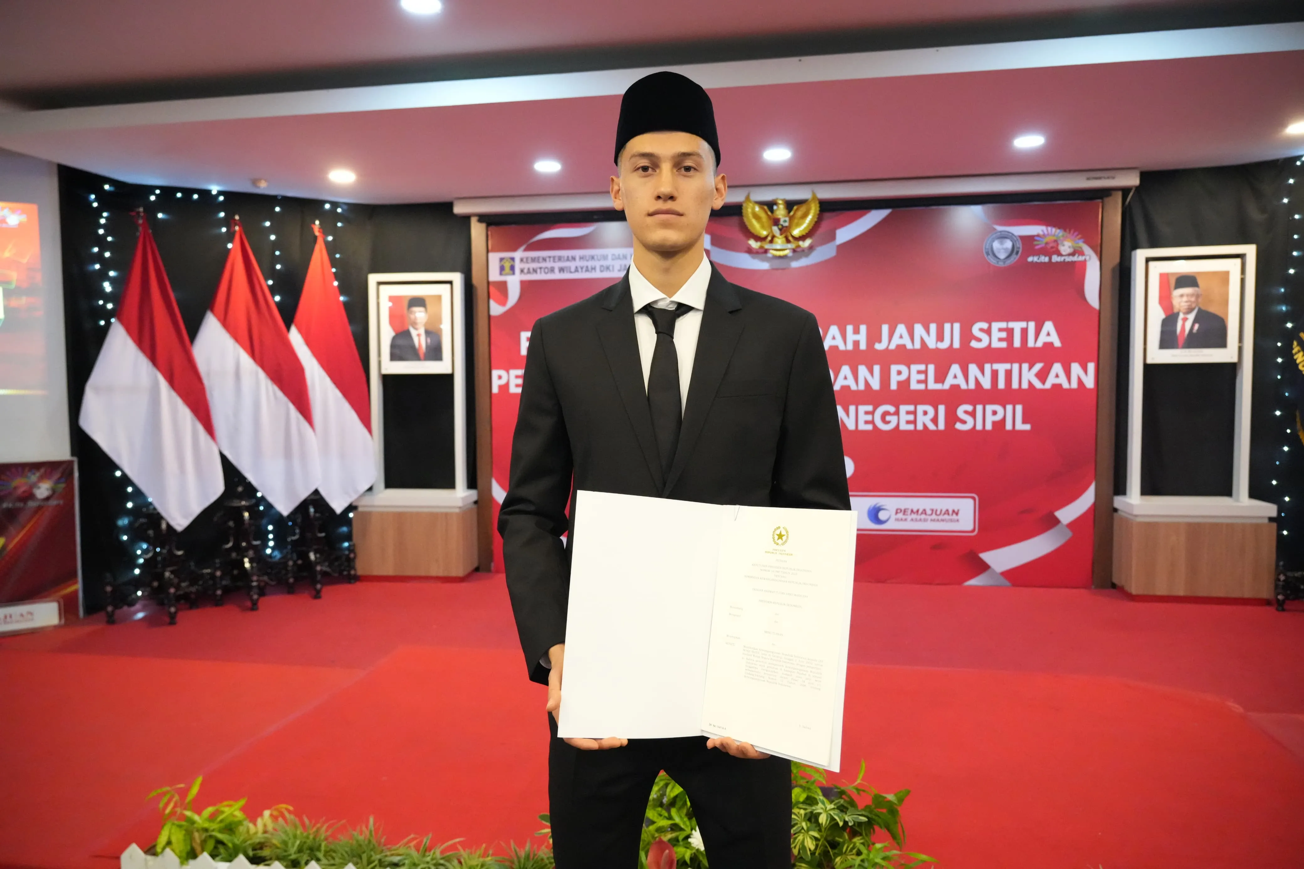 Dipuji Media Vietnam, Simak Profil Benteng Baru Timnas Indonesia Jay Idzes