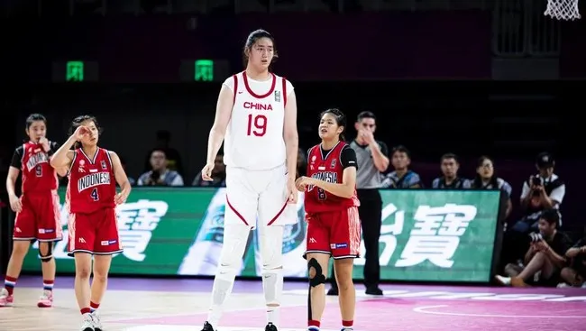 Sosok Zhang Ziyu, Pebasket China dengan Tinggi 220 Cm yang Jadi Sorotan