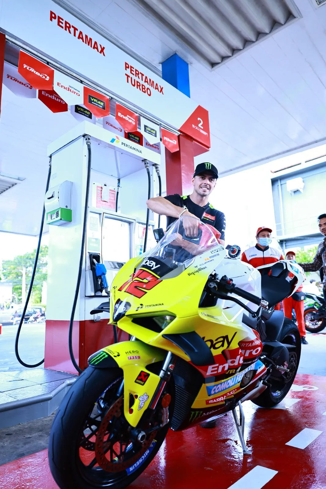 2 Pembalap Pertamina Enduro VR46 Racing Team Parade Bareng Komunitas Klub Motor Bali