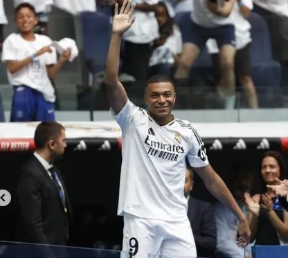 Kylian Mbappe Resmi Diperkenalkan, Ini Formasi Menakutkan Real Madrid Musim Depan