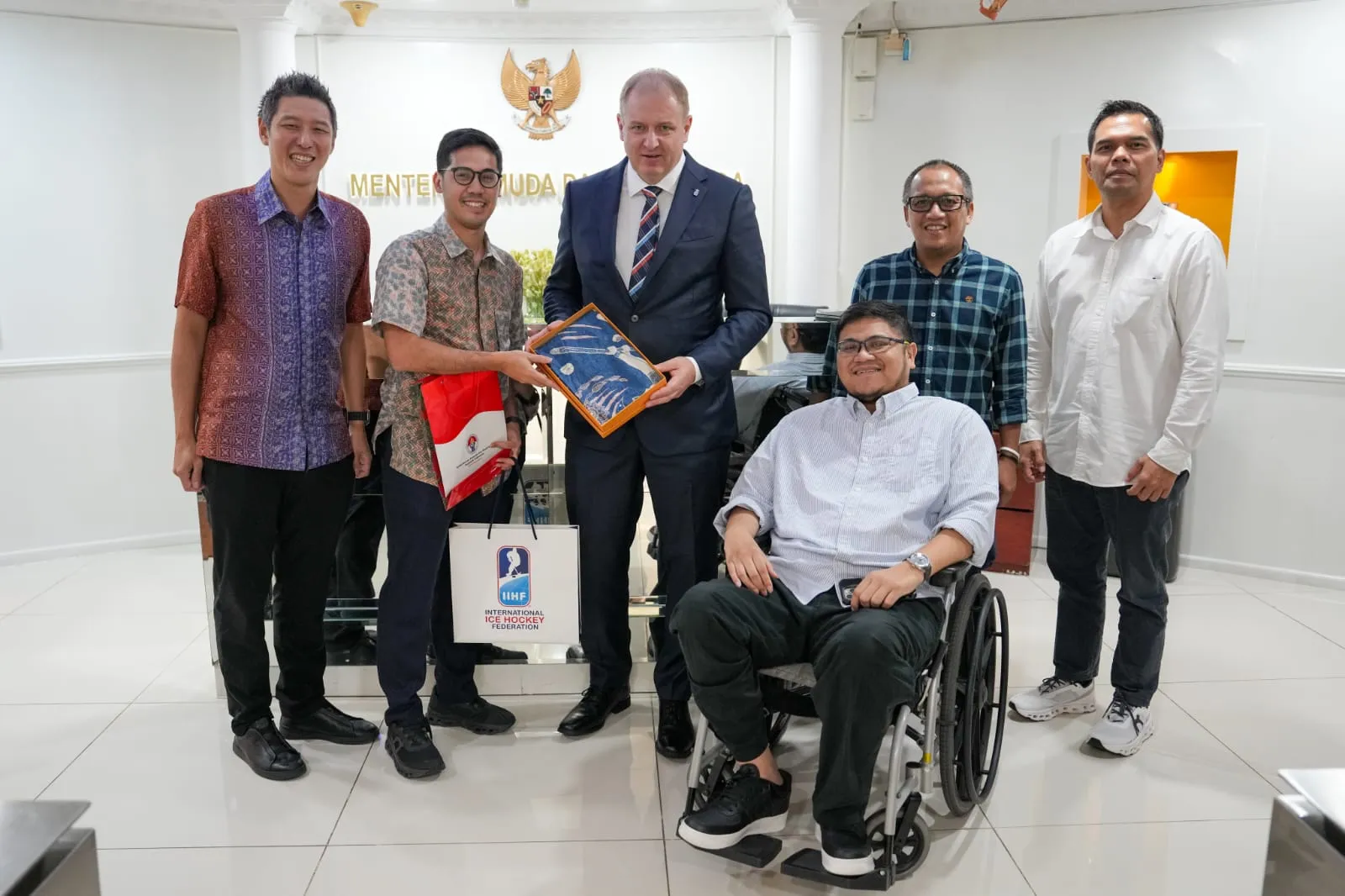 Direktur IIHF, Harry Springfield Mendukung Perkembangan Hoki Es di Indonesia