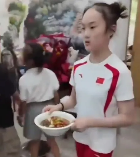 Viral Atlet Bantu Sajikan Makanan di Restoran Orangtua Usai Raih Medali Olimpiade Paris 2024