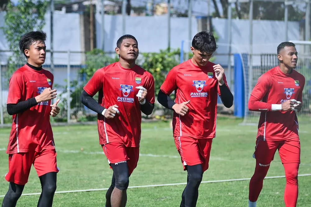 Passos Aims to Develop Young Goalkeepers at Persib