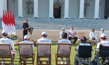 President Jokowi Gives Bonus to Paralympic Athletes