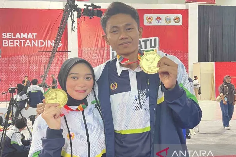 Romantis! Kisah Cinta Pasangan Atlet Jawa Barat di PON XXI yang Kompak Raih Medali Emas