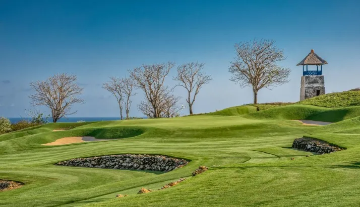 5 Lapangan Golf Paling Indah di Indonesia, Suguhkan Pemandangan Pantai dan Gunung