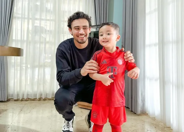 Klub Bayern Munchen Posting Foto Rayyanza Anak Raffi Ahmad Bareng Nathan Tjoe-A-On