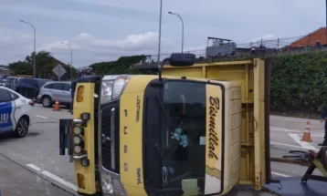 Kecelakaan di Tol Antasari - Depok, Truk Timpa Minibus