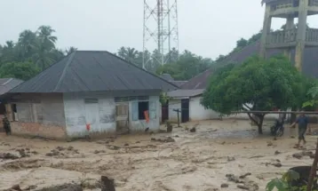 Banjir di Tapanuli Selatan: Alat Berat Dipakai untuk Bantu Evakuasi