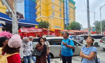 Jelajahi Sejarah Chinatown Glodok, Tur Jalan Kaki Banyak Diminati Warga