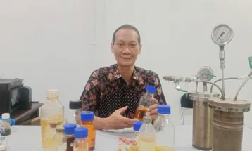 Profesor ITS Berhasil Kembangkan Biofuel dari Biomassa dan Plastik